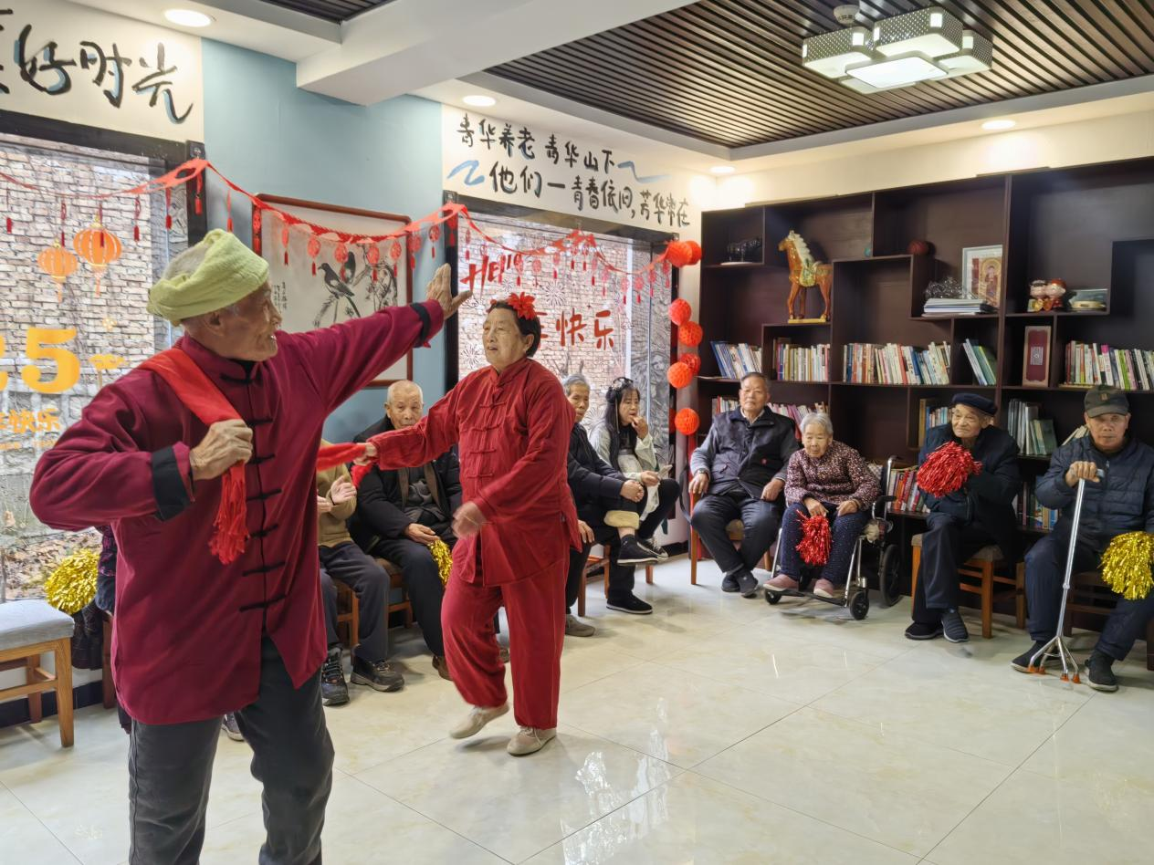 元旦雅韵暖青华 | 西安青华山庄老年公寓联欢会温情绽放(图2) 图片2-2.png